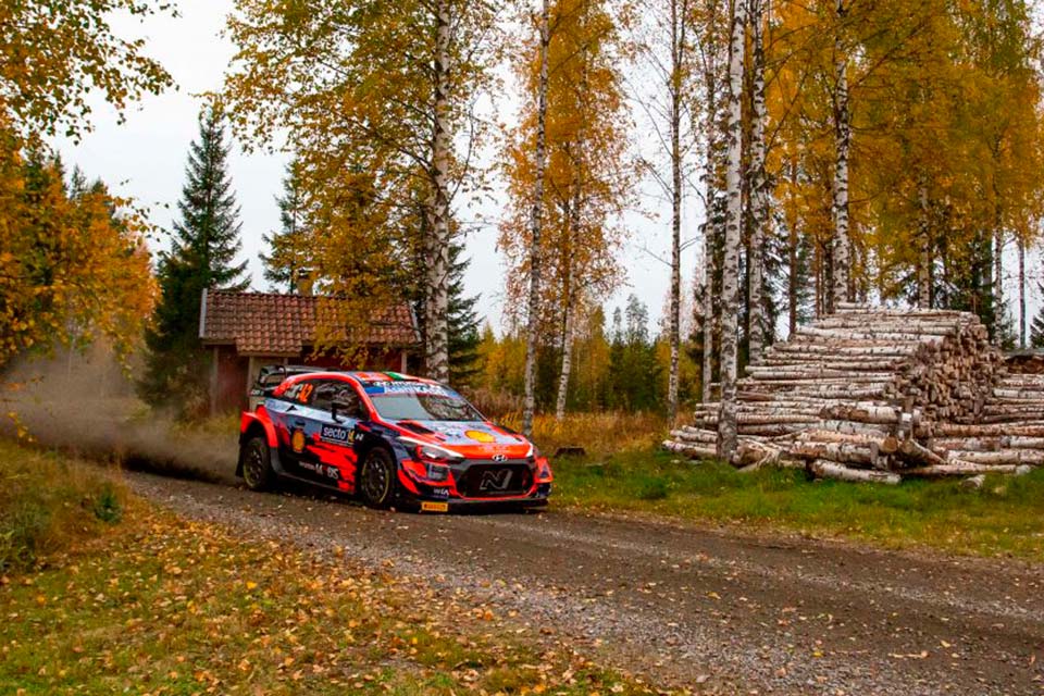 WRC, Rali da Finlândia, PE6: Craig Breen lidera, cinco em 7.9s