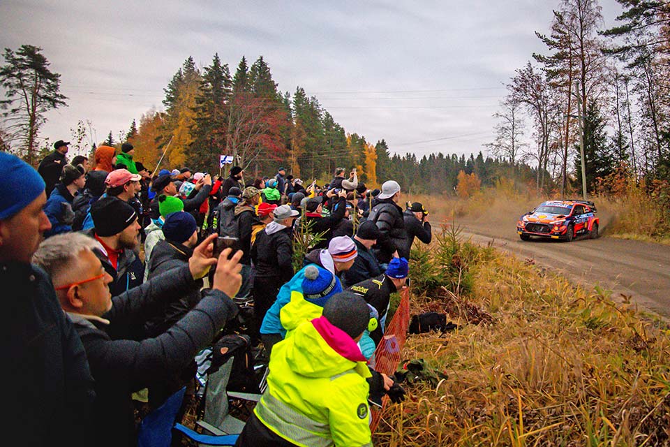 WRC, Rali da Finlândia, PE12: Ott Tanak passa Craig Breen