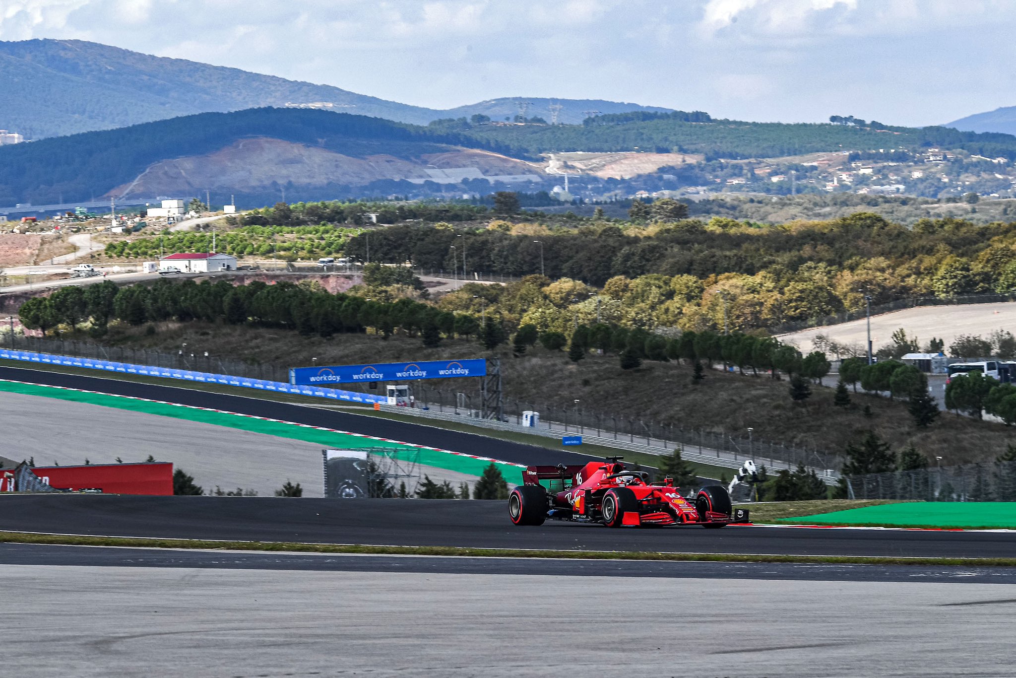 GP Turquia F1, Charles Leclerc: “O Carlos Sainz ajudou-me na Q2”