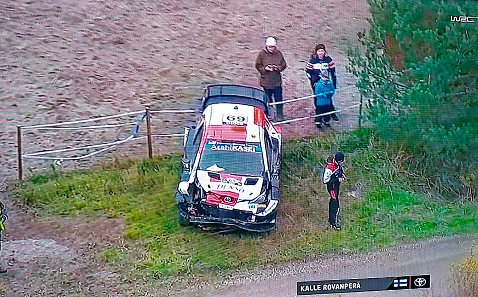 WRC, Rali da Finlândia, PE10: Altos e baixos na Toyota