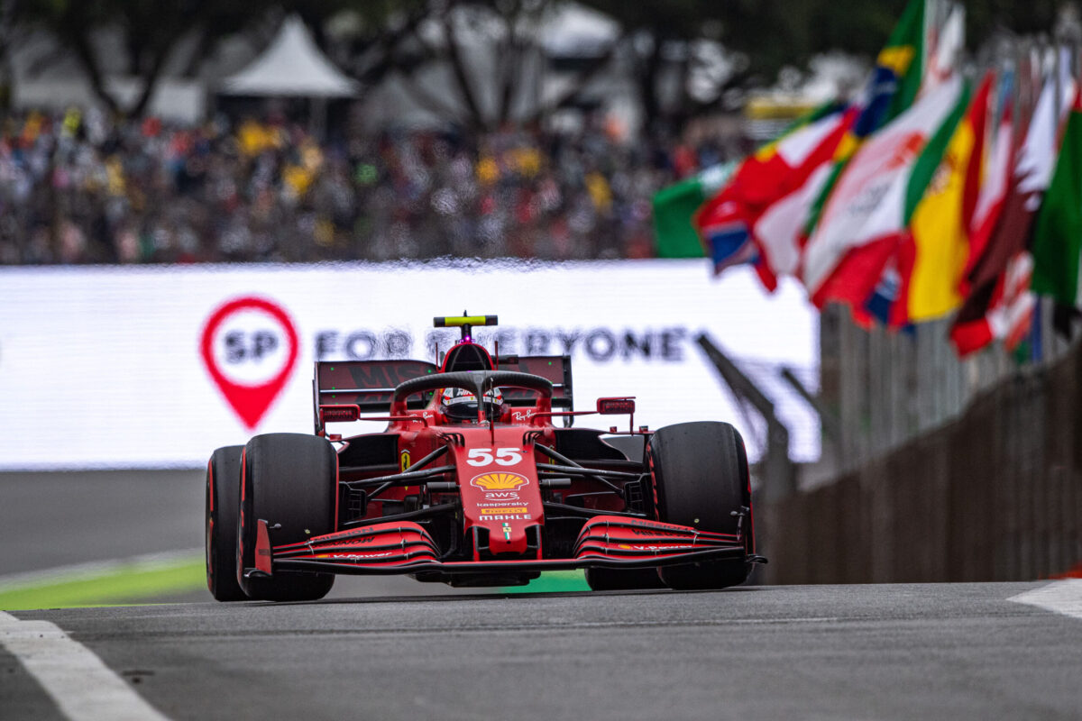 Fórmula 1: Gravilha solucionava problemas na curva 4 de Interlagos, diz Carlos Sainz