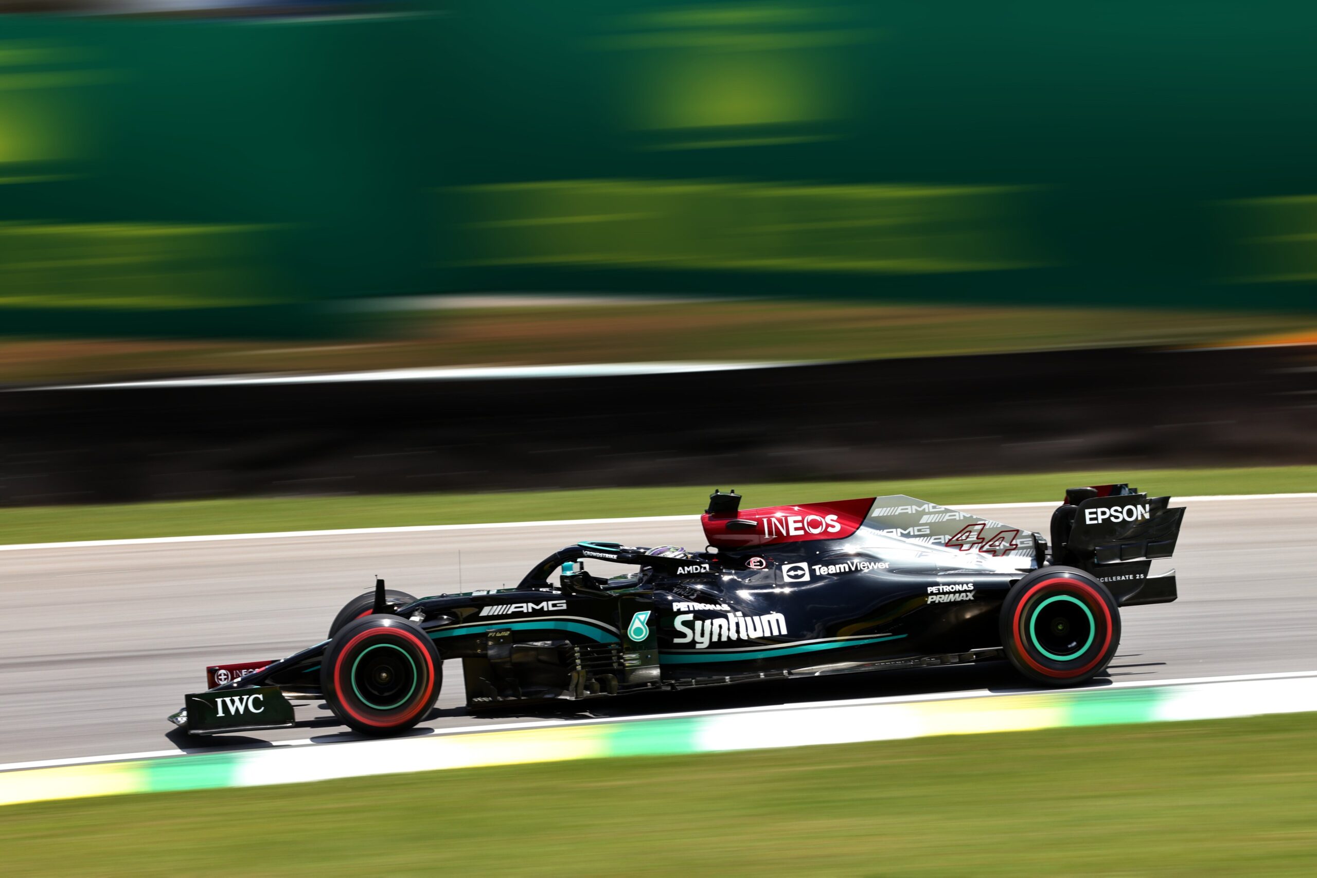 GP Brasil F1, volta 20: Max Verstappen lidera, Lewis Hamilton já é segundo