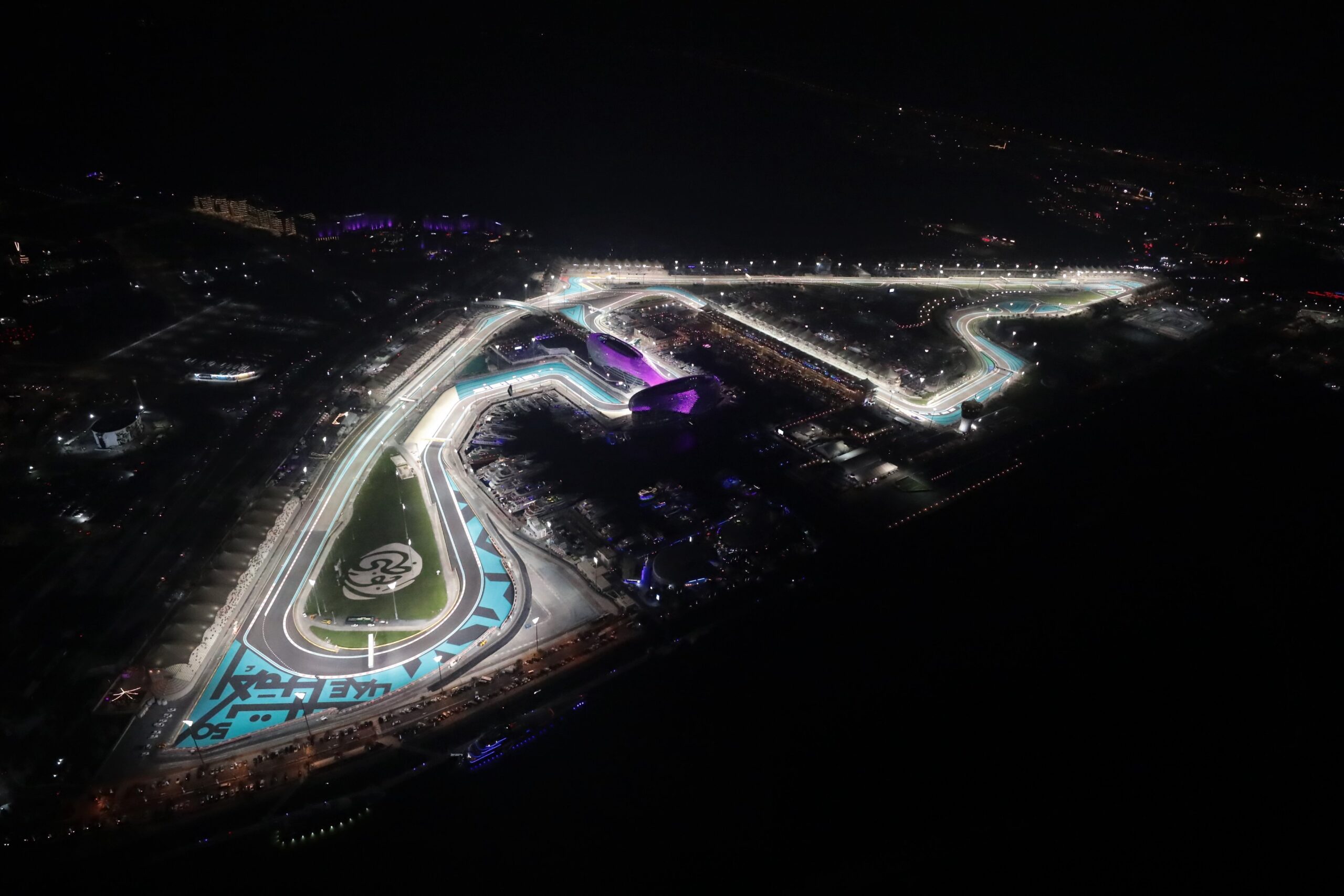 GP Abu Dhabi F1: Arranque será fundamental para as contas do título