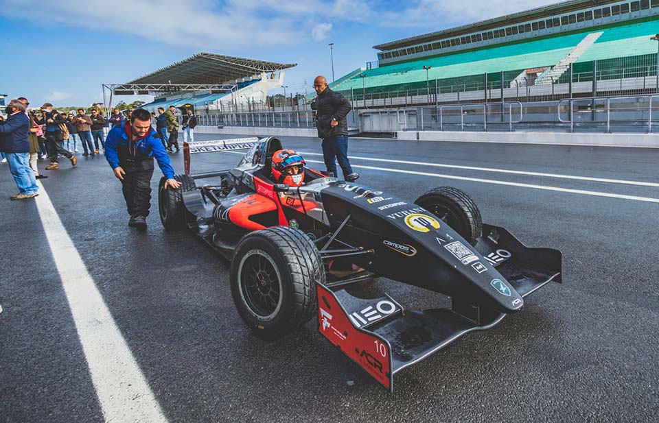 Fórmula Futuro com test-drive no Circuito do Estoril