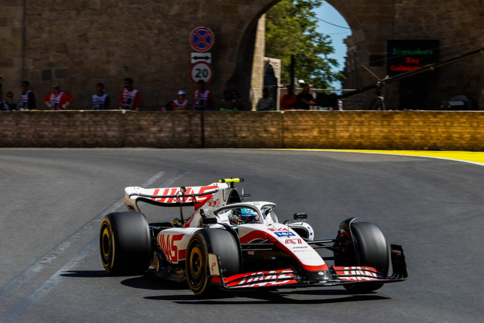 Fórmula 1: Günther Steiner avisa que Mick Schumacher tem de encontrar um “meio termo”