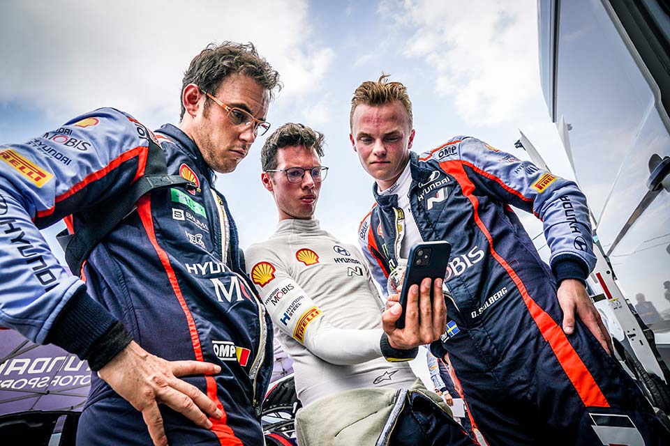WRC, Rali de Ypres/Bélgica, PE7: Três separados por 0.7s, Thierry Neuville na frente