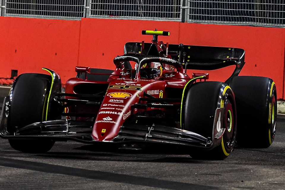 GP Singapura F1, TL2: Carlos Sainz termina no topo da tabela de