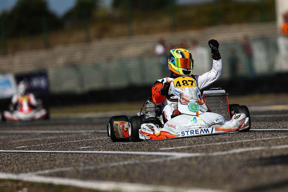 Escola de Karting do Oeste terá cinco pilotos no Campeonato Nacional de  Karting