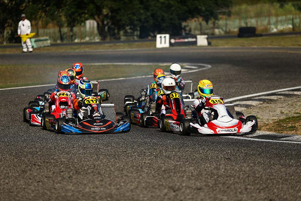 Escola de Karting do Oeste terá cinco pilotos no Campeonato Nacional de  Karting