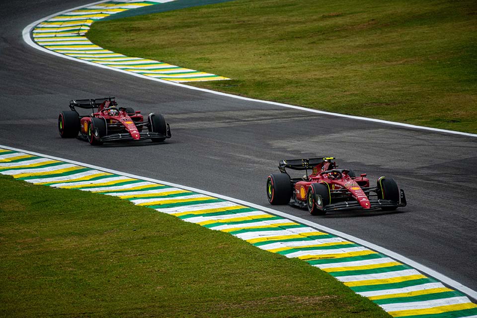 GP Brasil F1: Ferrari tinha boas razões para não ‘trocar’ Sainz e Leclerc