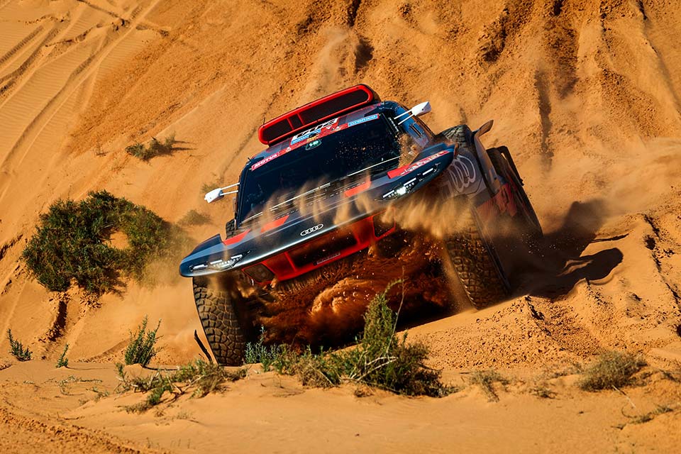 Audi afunda-se no Dakar