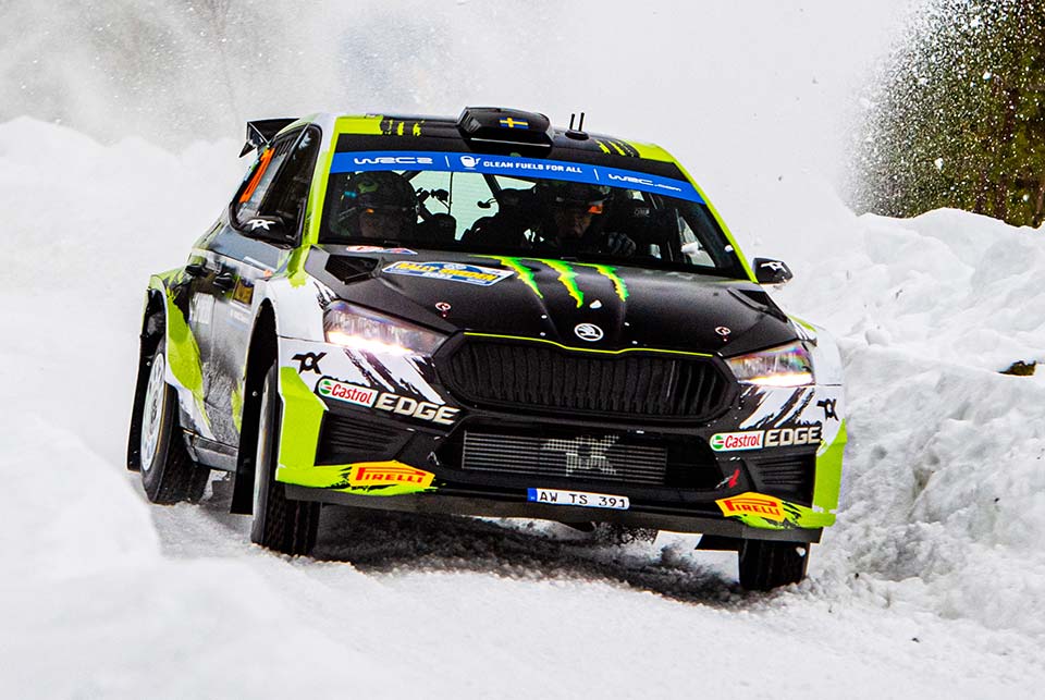 WRC2, Rali Suécia, PE4: Oliver Solberg lidera, Sami Pajari ao ataque