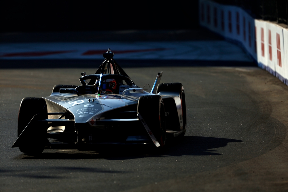 Fórmula E, Hyderabad: Mitch Evans faz a pole em qualificação atribulada