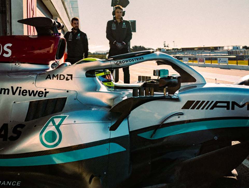 F1: Lewis Hamilton regressa à pista