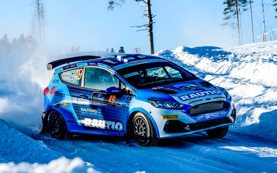 Roope Korhonen a caminho da primeira vitória no WRC3