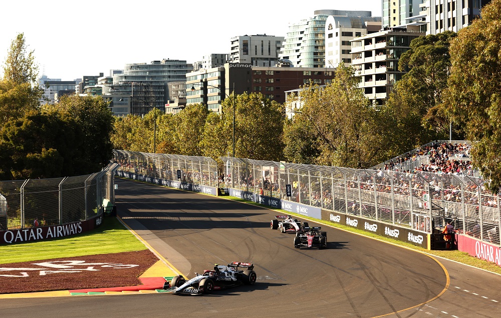 F1, GP da Austrália: Espetador ferido por pedaço de carbono do carro de Kevin Magnussen