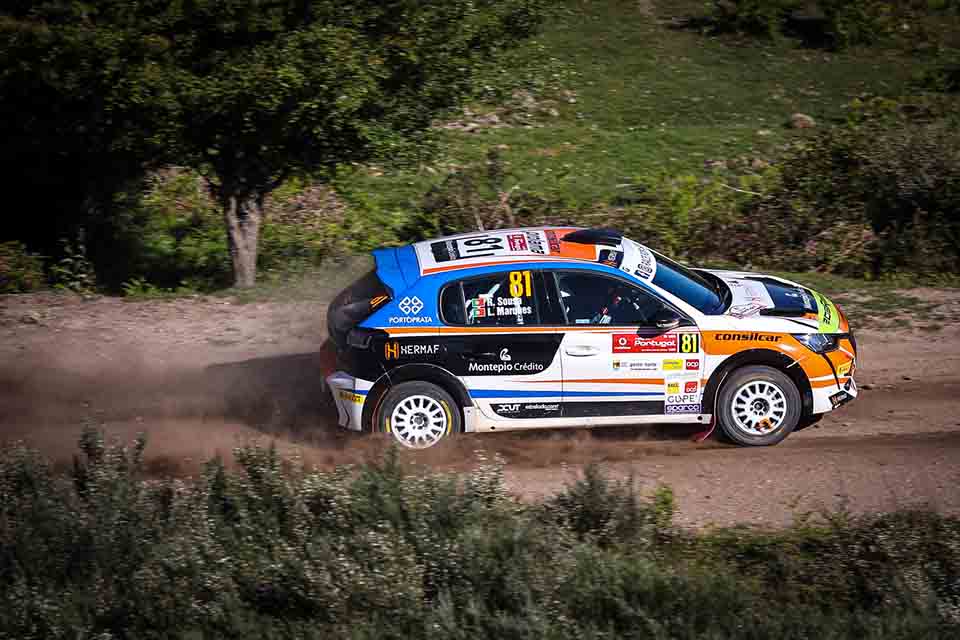 Rali de Portugal/2RM/Peugeot: Ricardo Sousa lidera duas competições