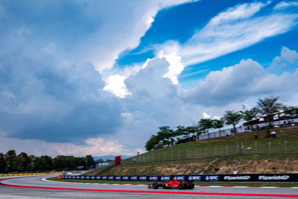GP Espanha F1: Equipas preparam-se para qualificação à chuva