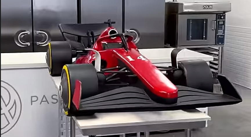 Um monolugar de F1 feito de… chocolate