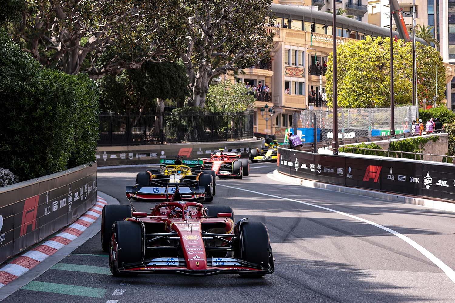 GP do Mónaco de F1 com (pelo menos) duas paragens obrigatórias nas boxes