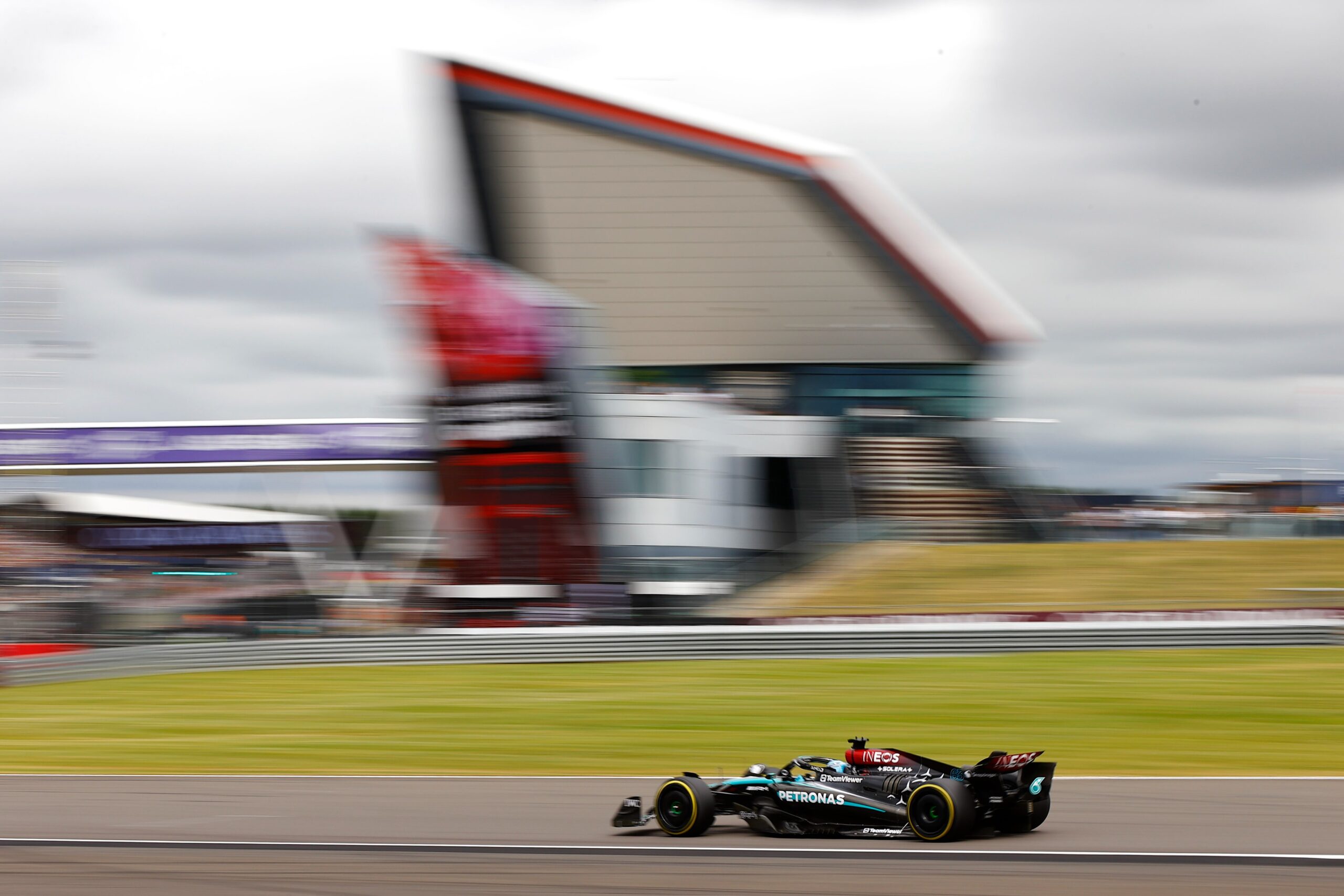 GP da Grã-Bretanha F1: George Russell faz pole, Mercedes nas duas primeiras posições