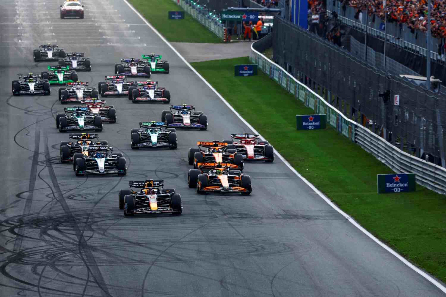 F1, Christian Horner: “Temos de perceber onde está o défice em relação à McLaren”