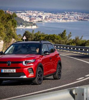 Já guiámos o novo C3 e ë-C3: elétrico 200, 19.900€… thumbnail