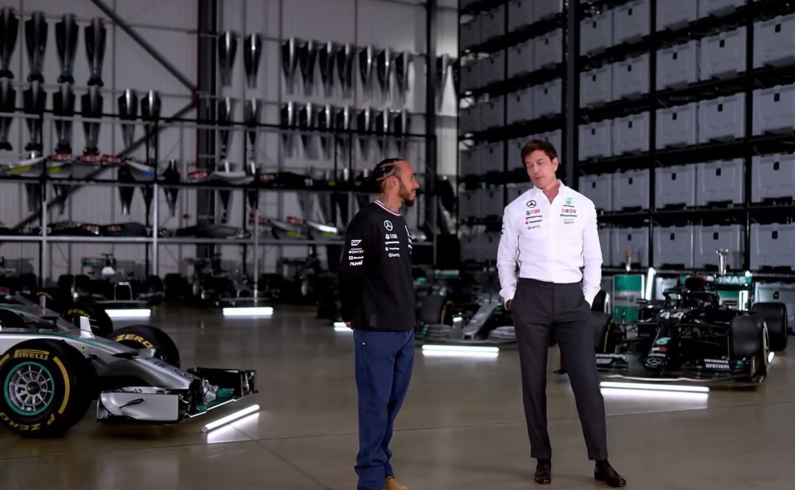 F1: Lewis Hamilton e Toto Wolff fazem um passeio pela história