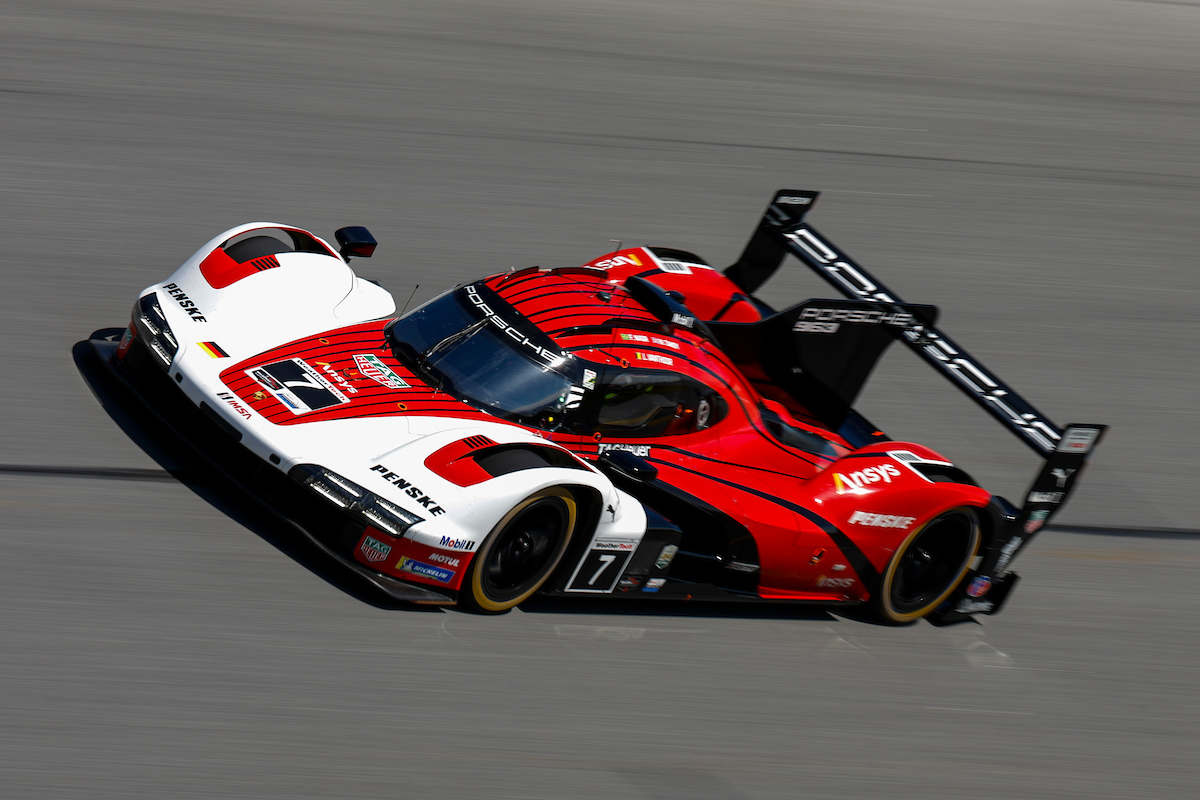 24h Daytona, H21: Porsche segue na frente, BMW ameaça