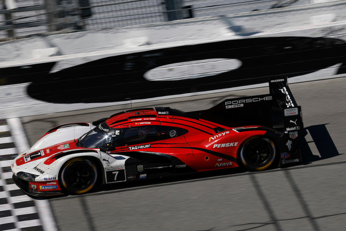 24h Daytona: Porsche conquista a 20ª, Nick Tandy faz história, em corrida dramática