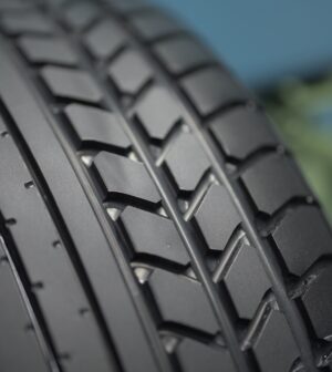 Pirelli P Zero: celebração dos 40 anos do primeiro pneu de ultra alta performance da história thumbnail