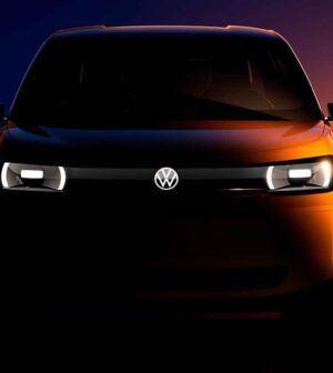 Volkswagen revela primeiro vislumbre do seu novo modelo elétrico acessível thumbnail