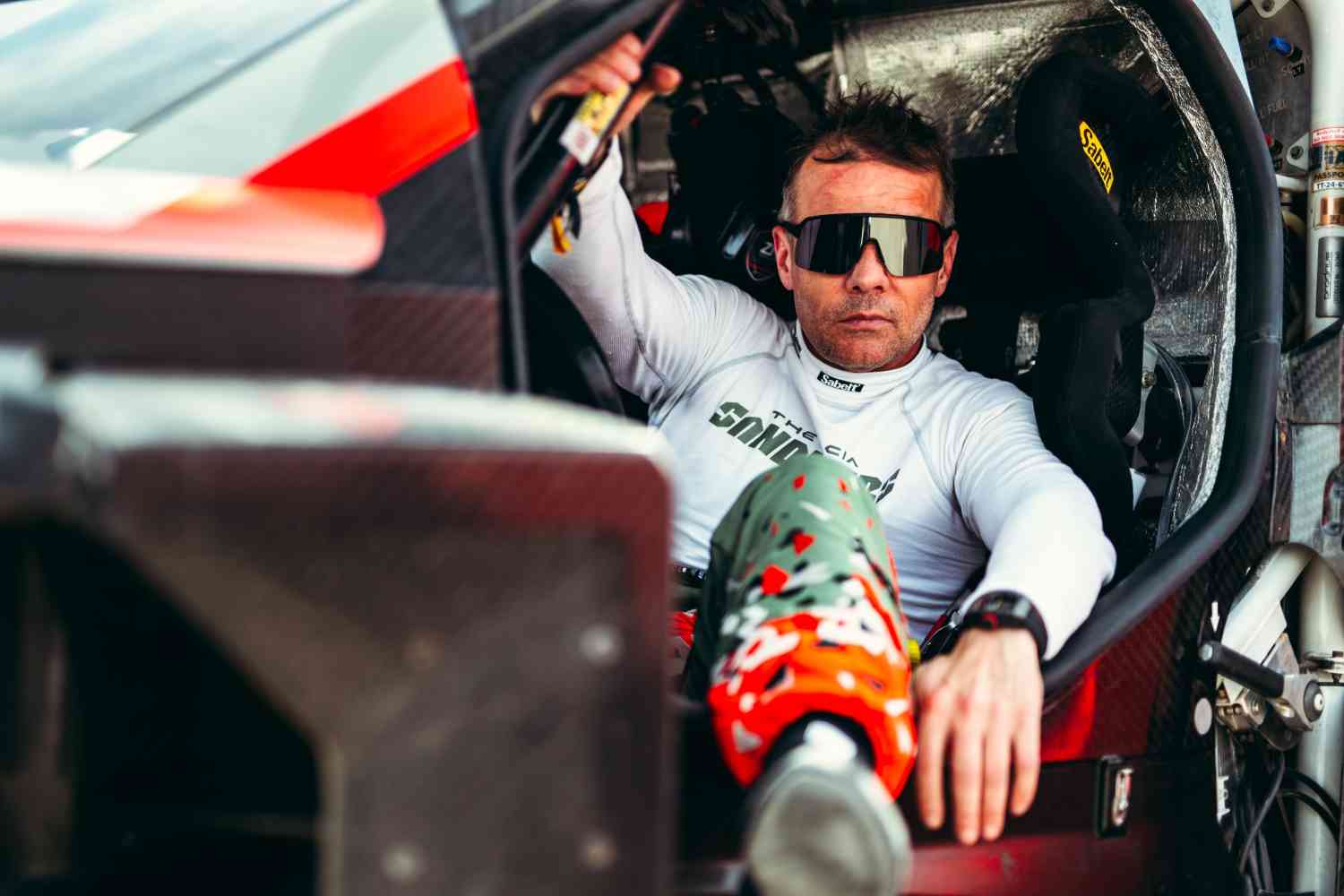 Abu Dhabi Desert Challenge, PEC2: Altos e baixos nos portugueses, Loeb na frente
