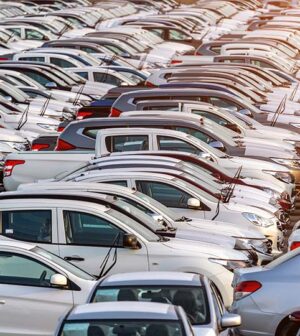 Novas matrículas de carros na UE: -2,6% em janeiro, Portugal cai 7.8% thumbnail