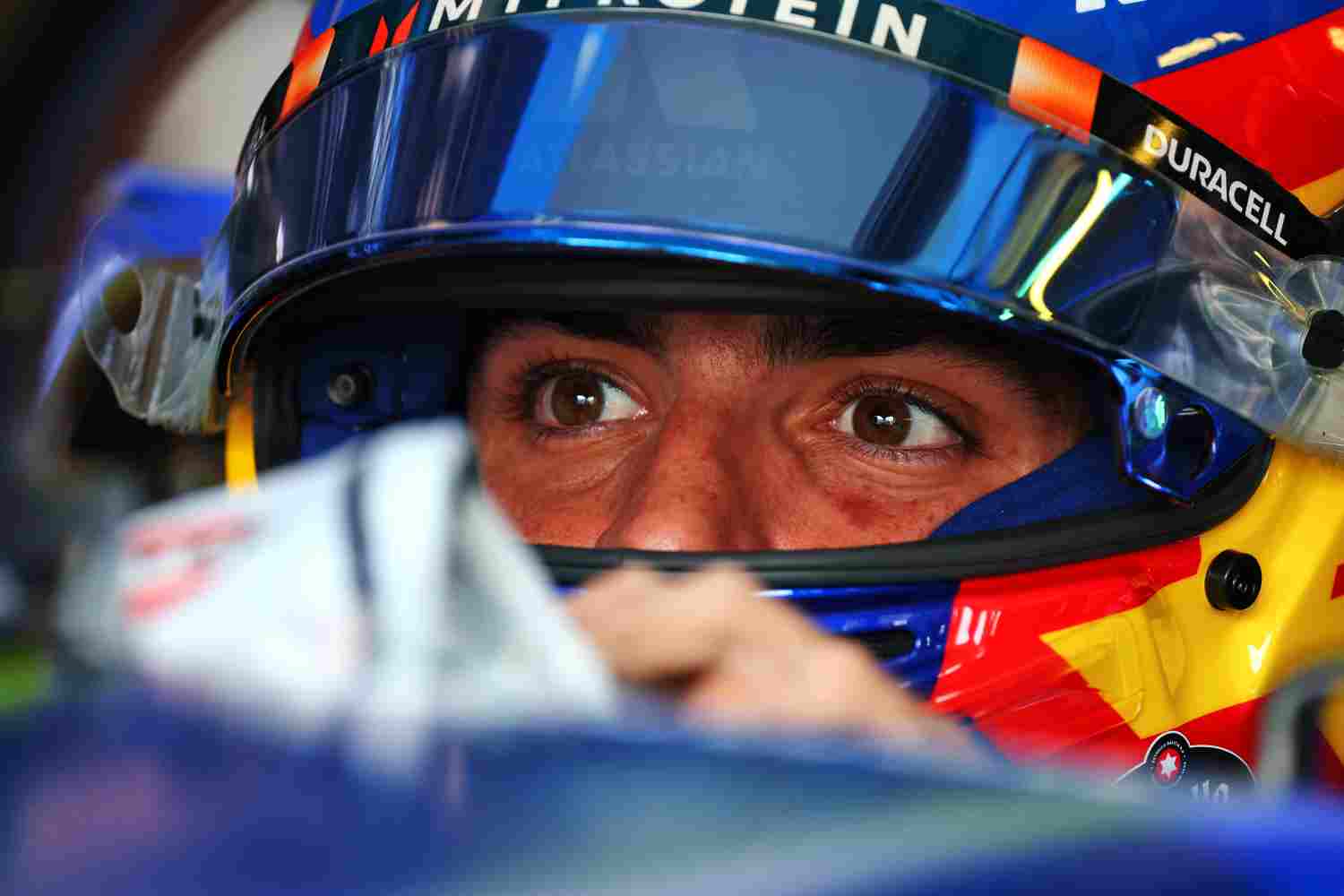 F1: Carlos Sainz lamenta fim de desenvolvimento do carro, apesar do grande potencial