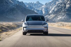Tesla adia lançamento de Model Y mais barato thumbnail