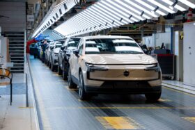 Volvo inicia produção do EX30 na Europa thumbnail