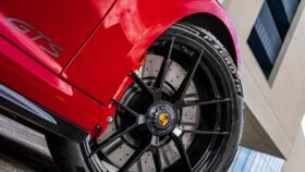 PIRELLI EQUIPA O NOVO PORSCHE 911 GTS: O PRIMEIRO COM MOTOR HÍBRIDO thumbnail
