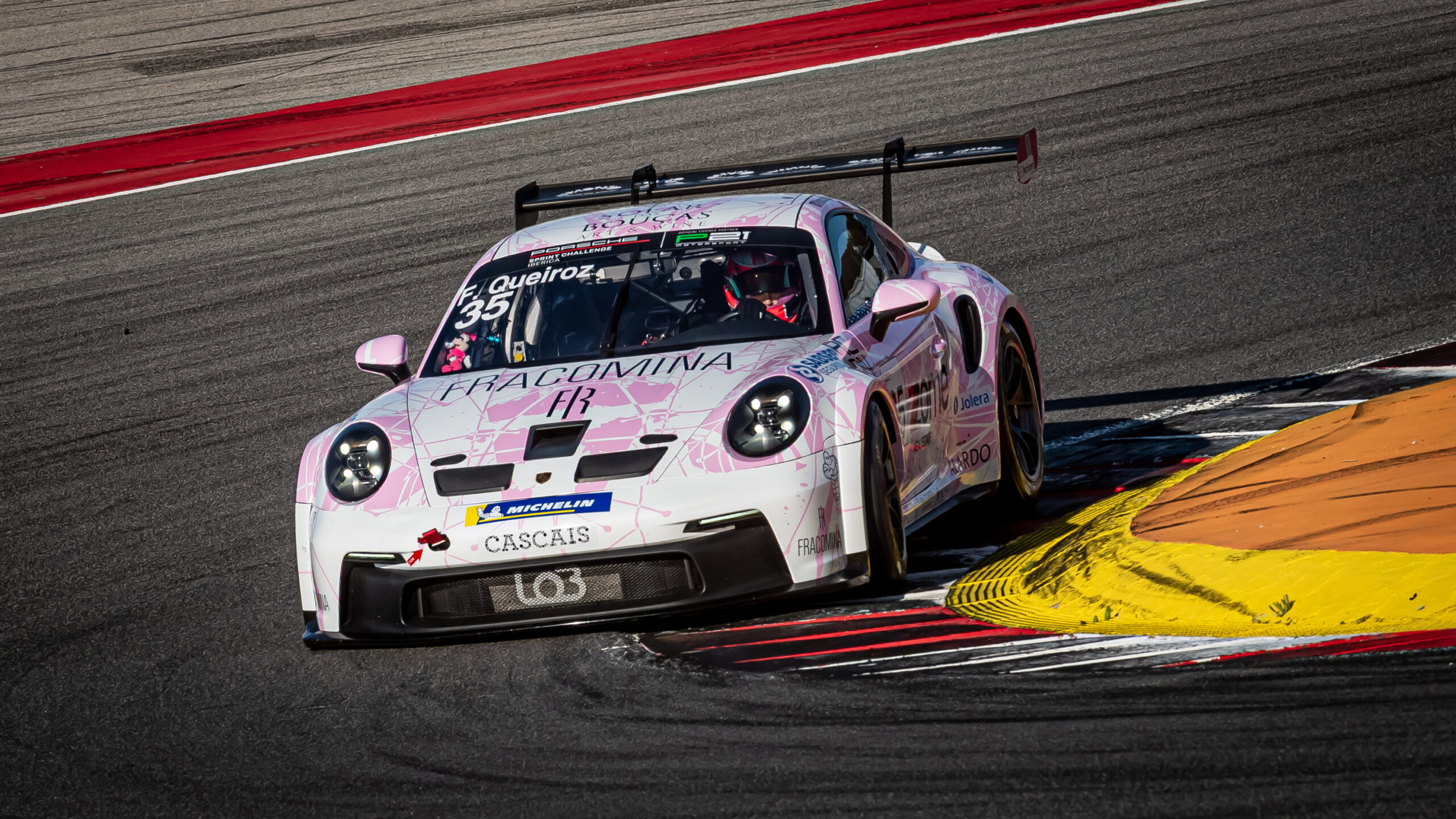 Porsche Sprint Challenge, Kika Queiroz: “Todas as raparigas deviam passar pelos karts”