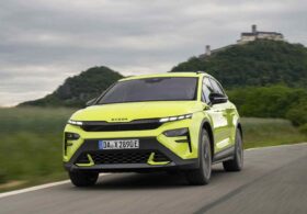 Ao volante do Skoda Elroq RS thumbnail