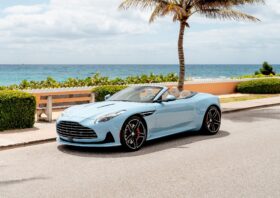 Aston Martin cria DB12 Volante em azul especial thumbnail
