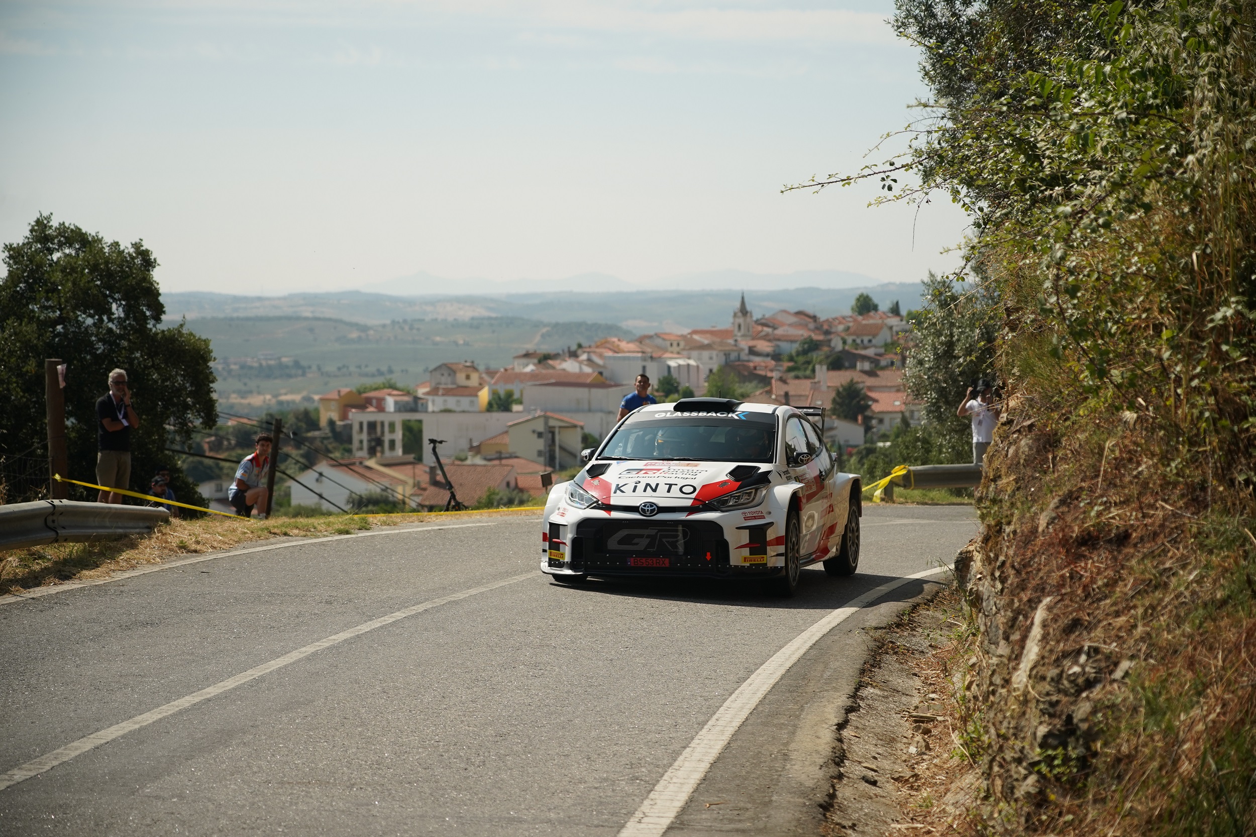 Rali de Castelo Branco, PEC9: Kris Meeke soma e segue