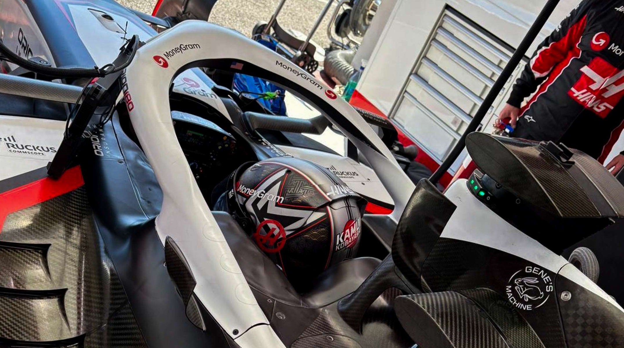 F1: Kamui Kobayashi voltou a pilotar um monolugar