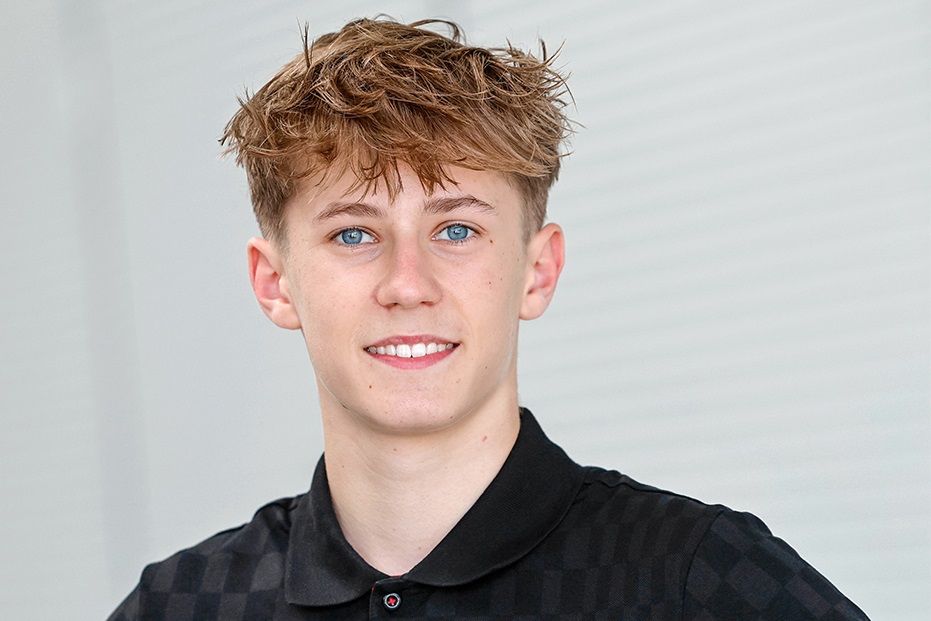 Fórmula E: Jovem de 16 anos vai participar no “Rookie test”, pela Porsche