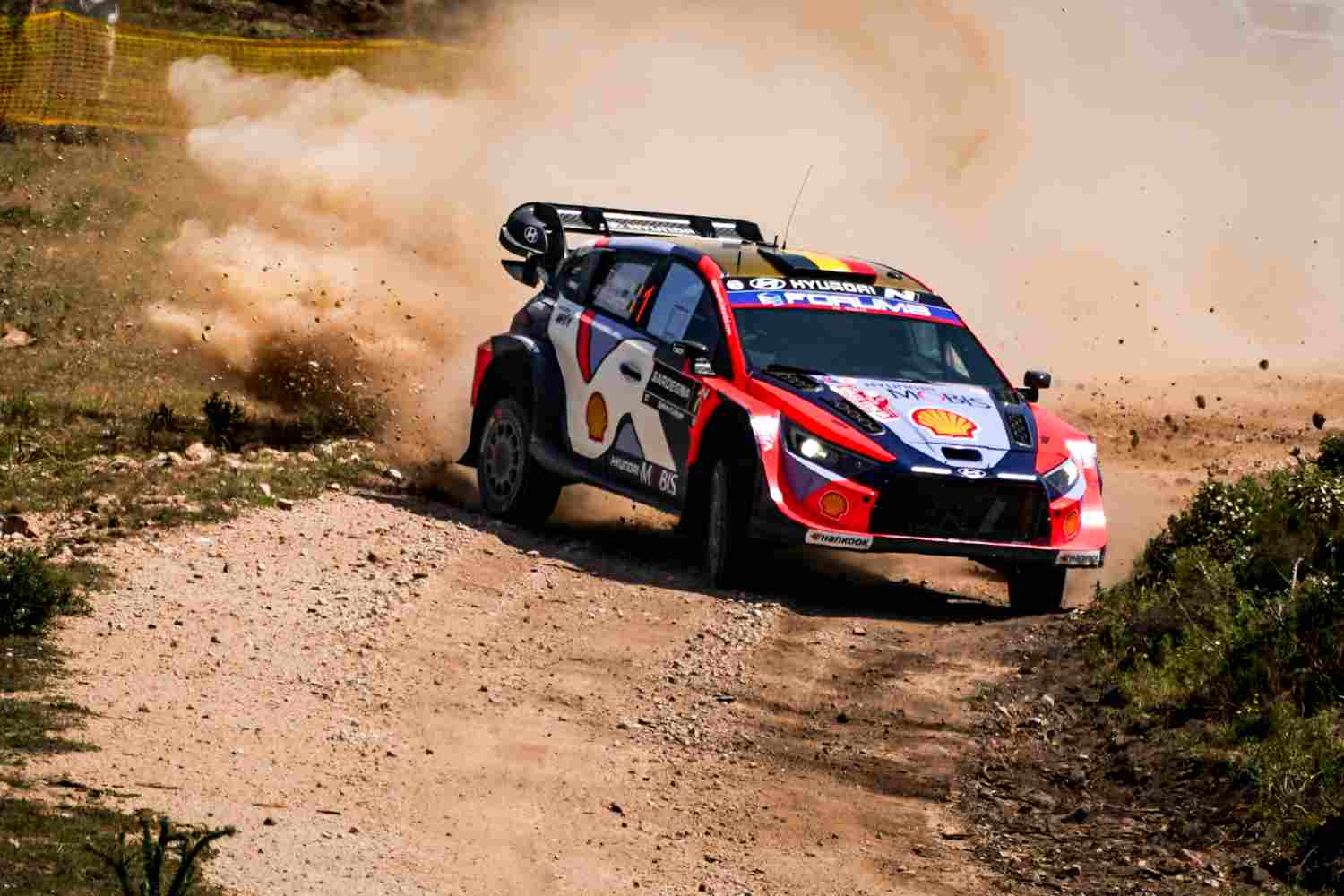 WRC, Rali da Sardenha/PEC4: três Hyundai na frente, Neuville novamente líder