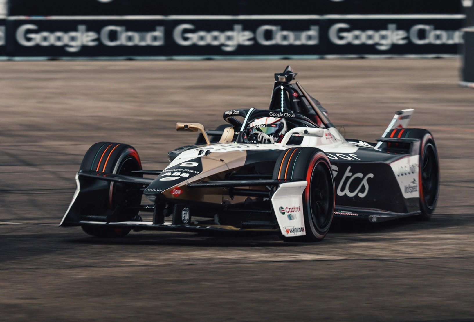 Fórmula E, Berlim: Mitch Evans faz a pole em qualificação encurtada