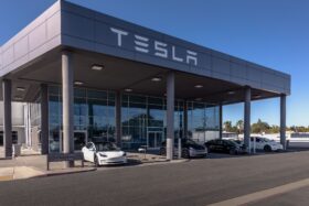 Tesla e Samsung firmam acordo para chips com IA thumbnail