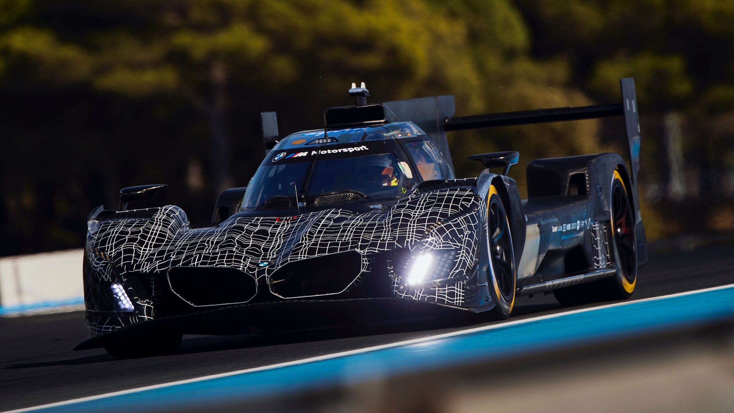 WEC /IMSA: BMW revela versão atualizada do M Hybrid V8 para 2026