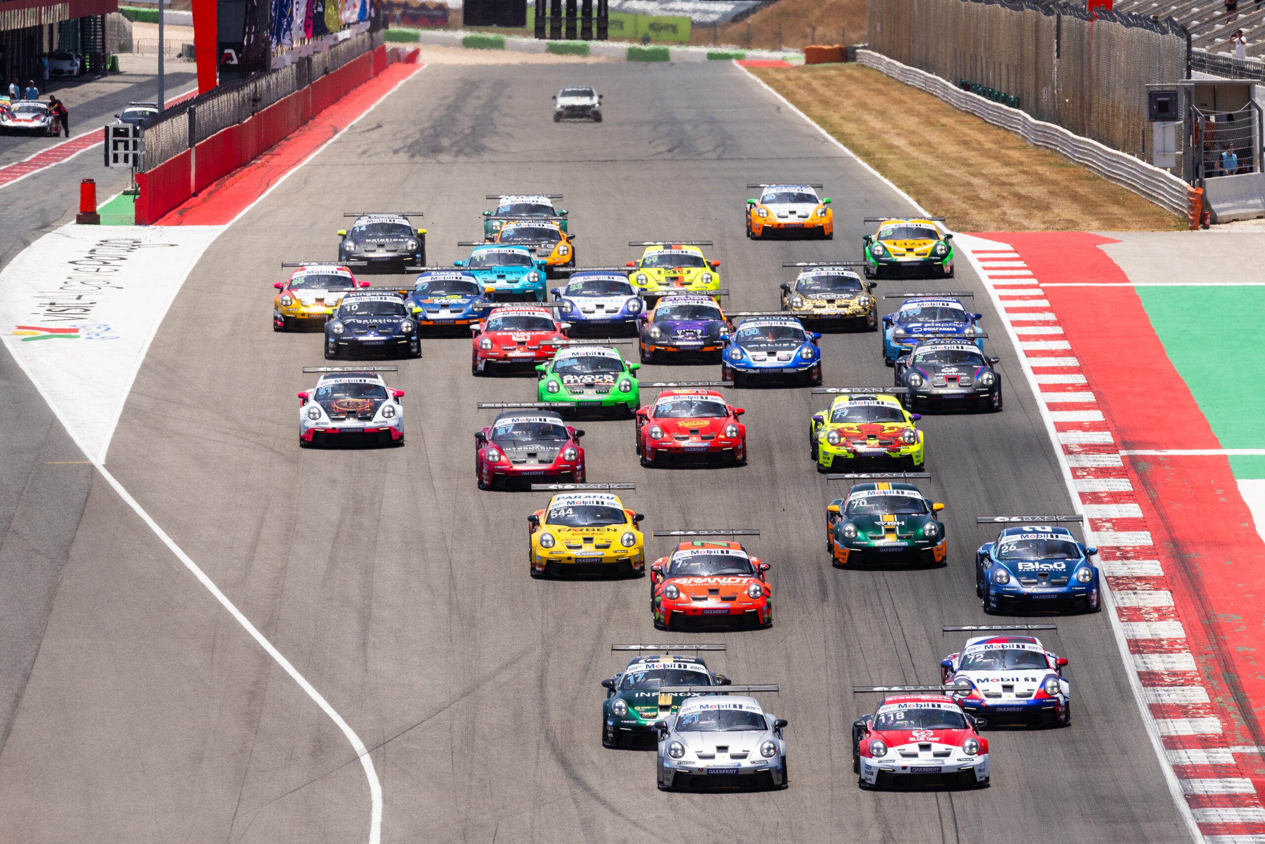Porsche Cup C6 Bank 2025: Consistência é a chave na liderança das categorias