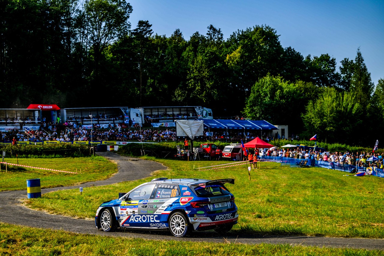 ERC, Barum Czech Rally Zlín: Jan Kopecký mantém liderança no após dia intenso